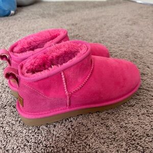 Hot pink women’s uggs ultra minis size 9